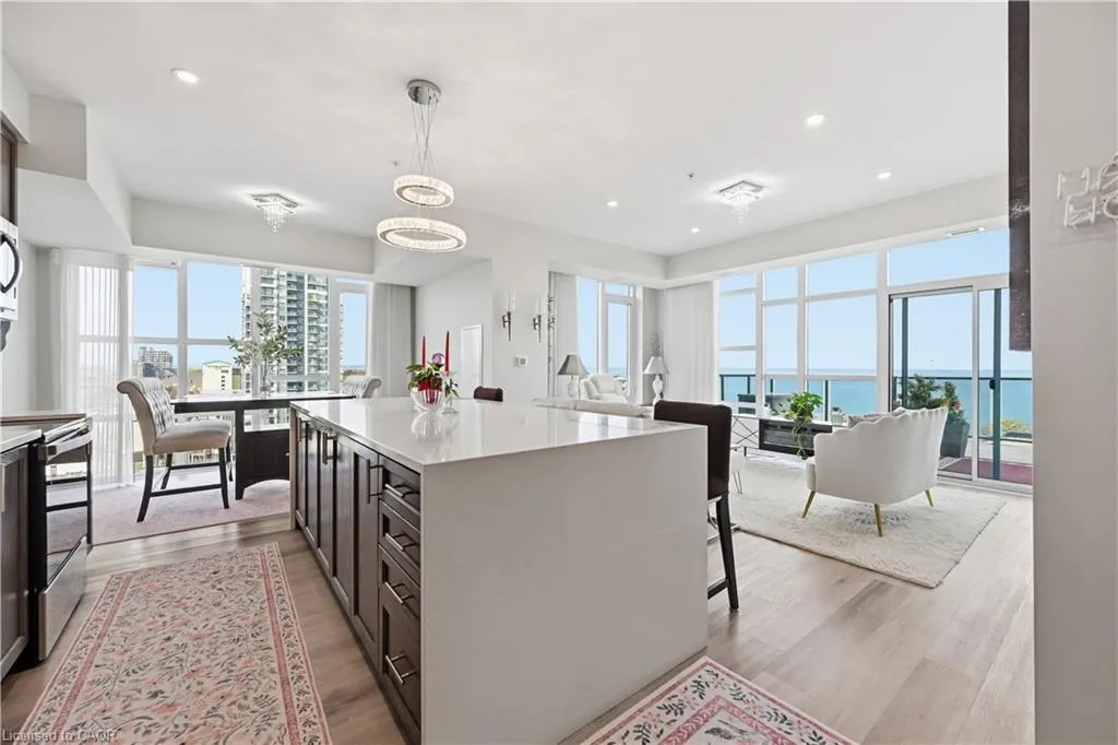 16 Concord Place #807