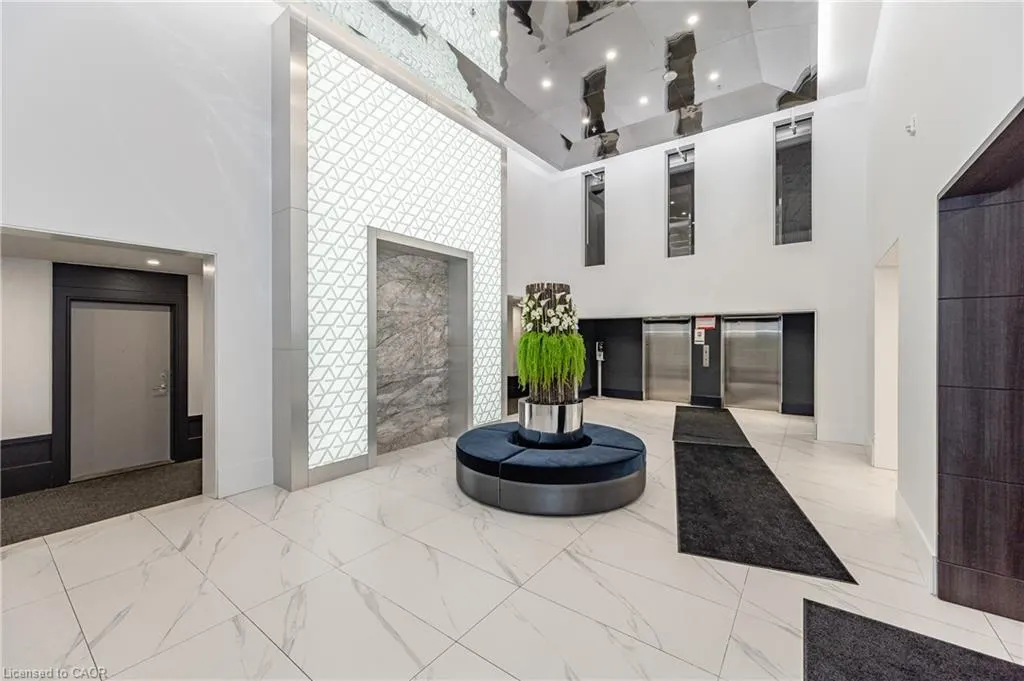 16 Concord Place #807