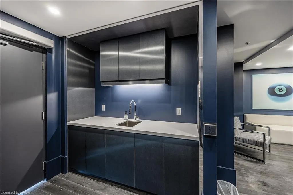 16 Concord Place #807