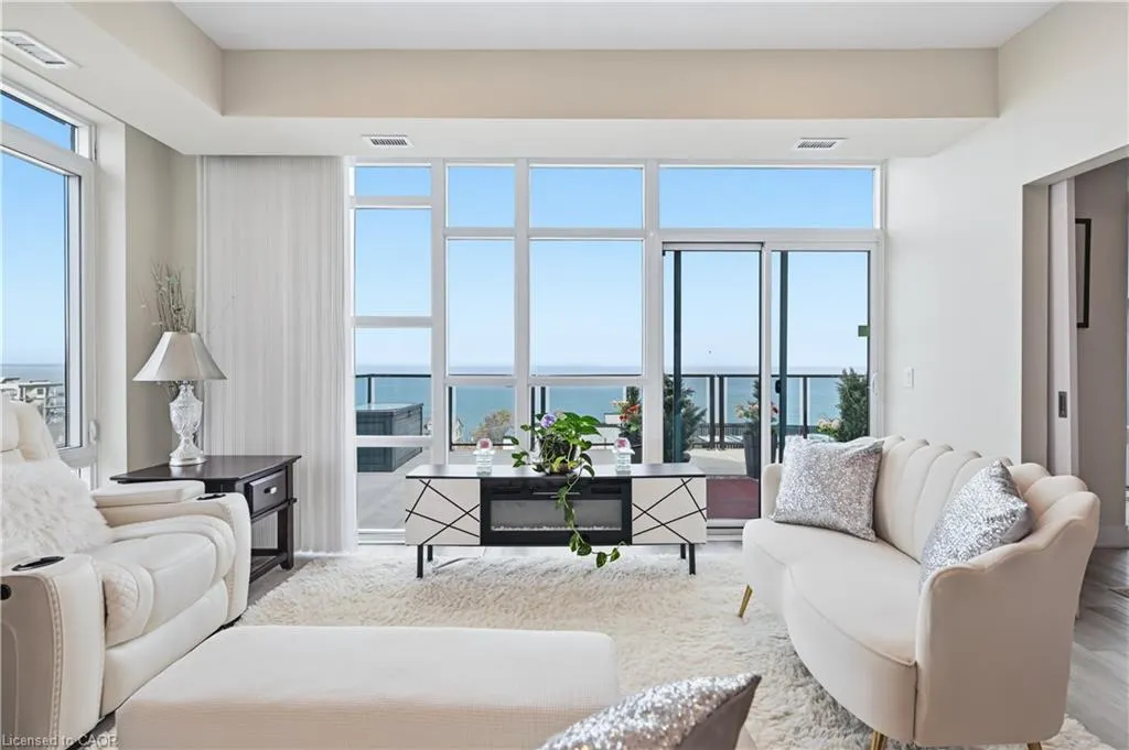 16 Concord Place #807