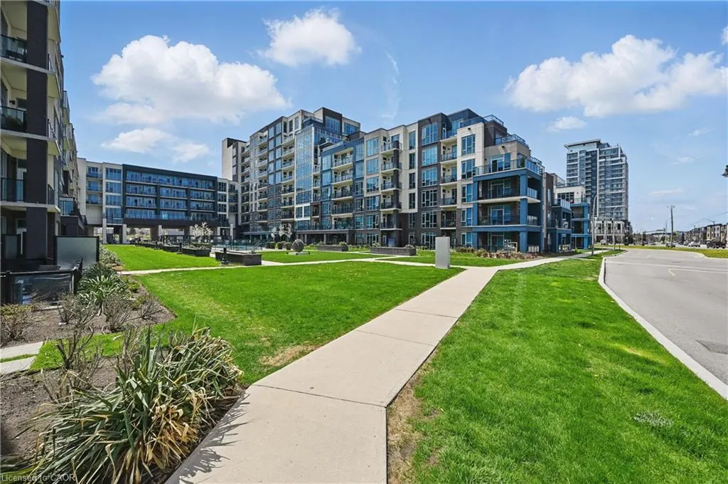 16 Concord Place #807