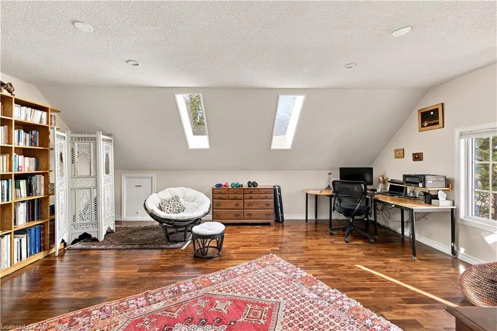 575 Hemingway Place