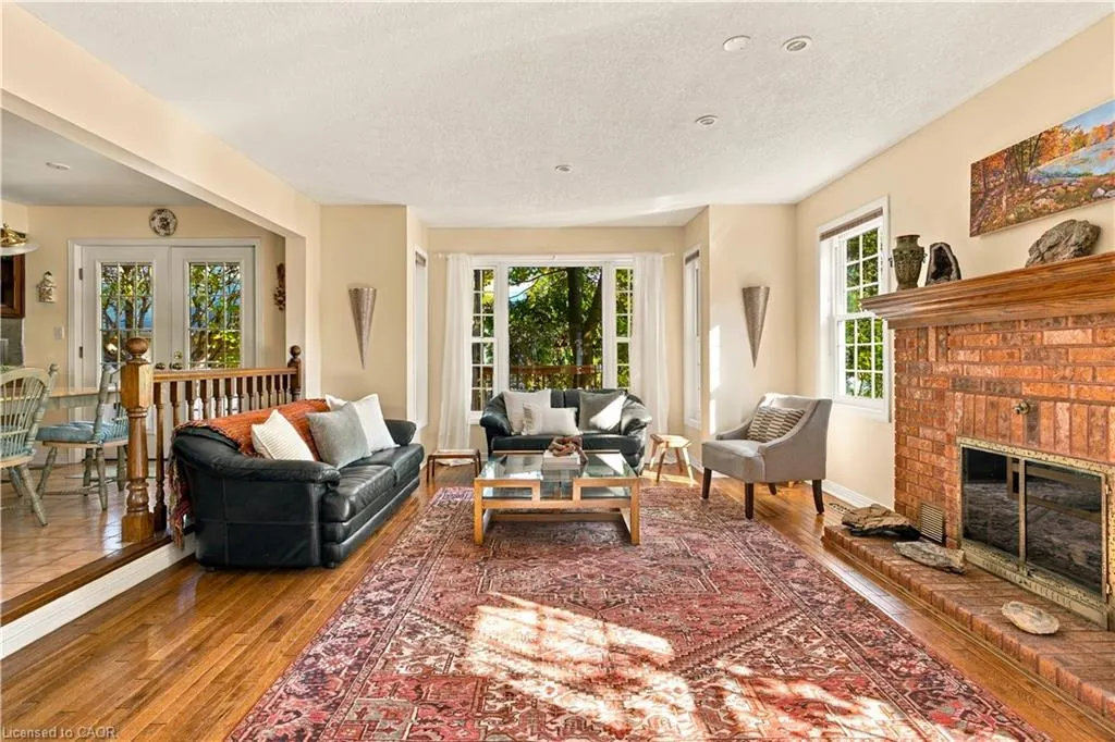 575 Hemingway Place