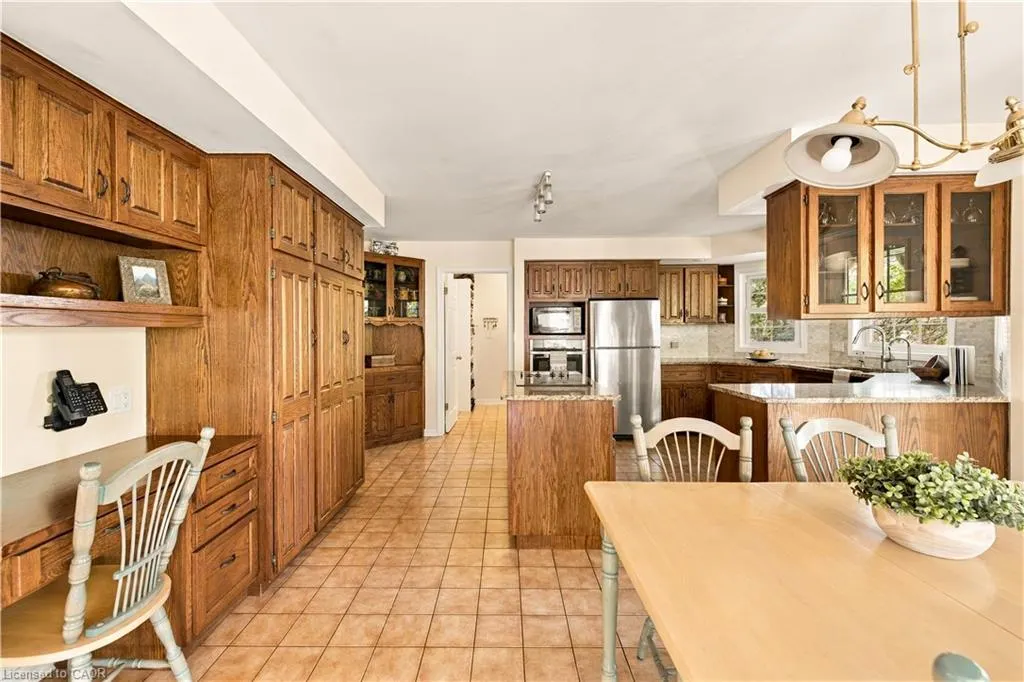 575 Hemingway Place