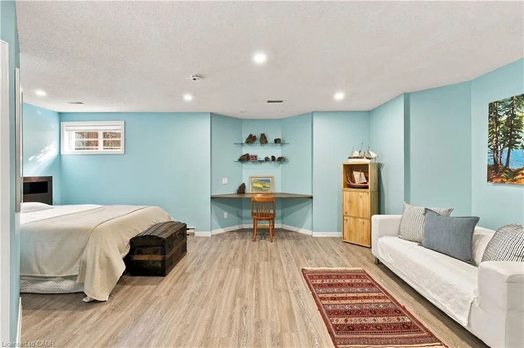 575 Hemingway Place