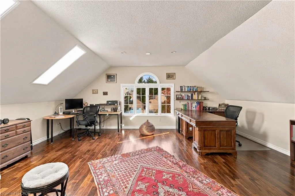 575 Hemingway Place