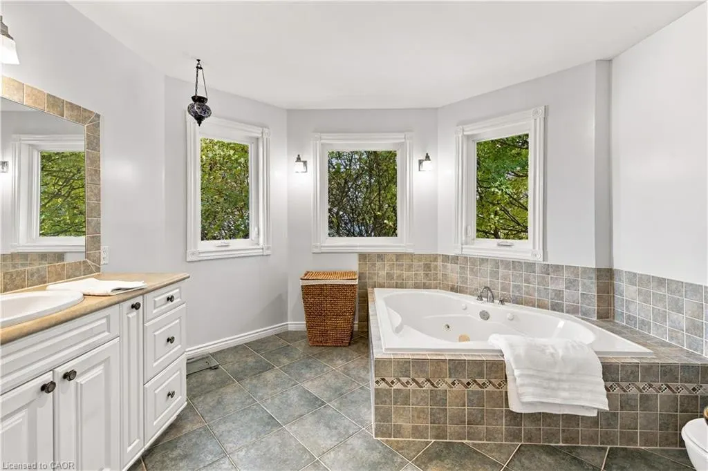575 Hemingway Place