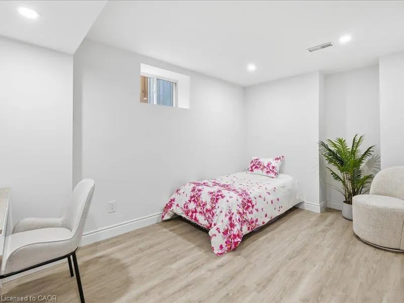 39 Avanti Crescent