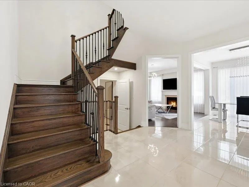39 Avanti Crescent