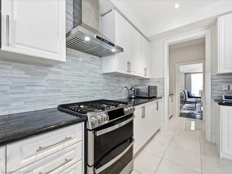 39 Avanti Crescent