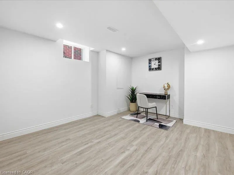 39 Avanti Crescent