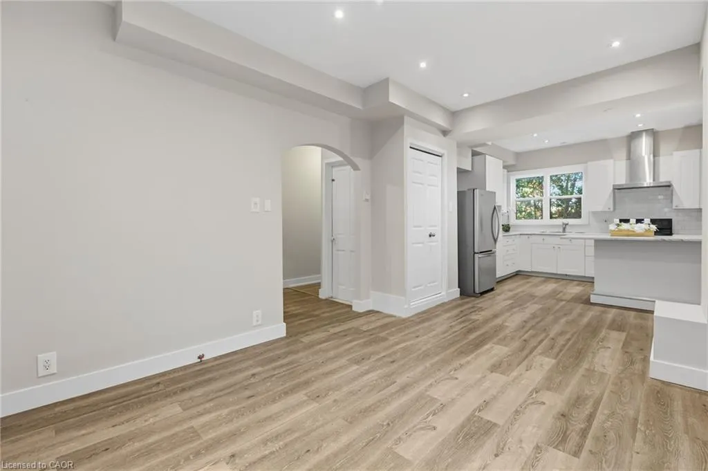 100 Queen Street W