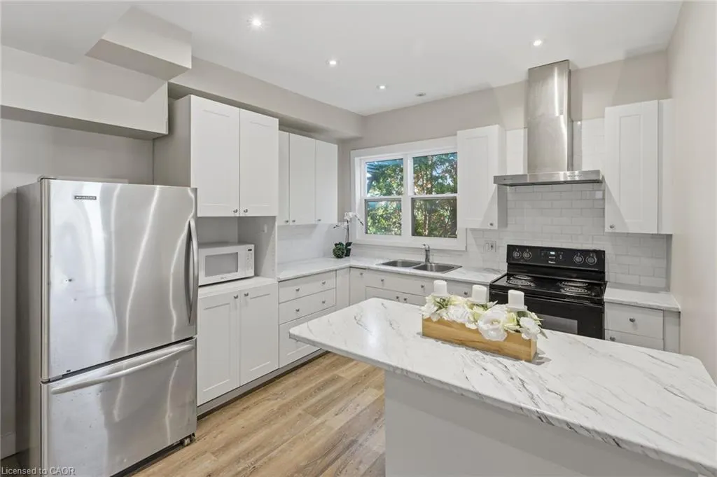 100 Queen Street W