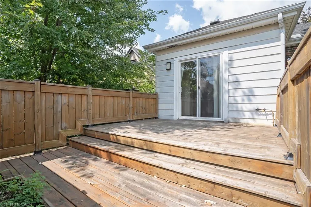 65 Kenilworth Avenue S
