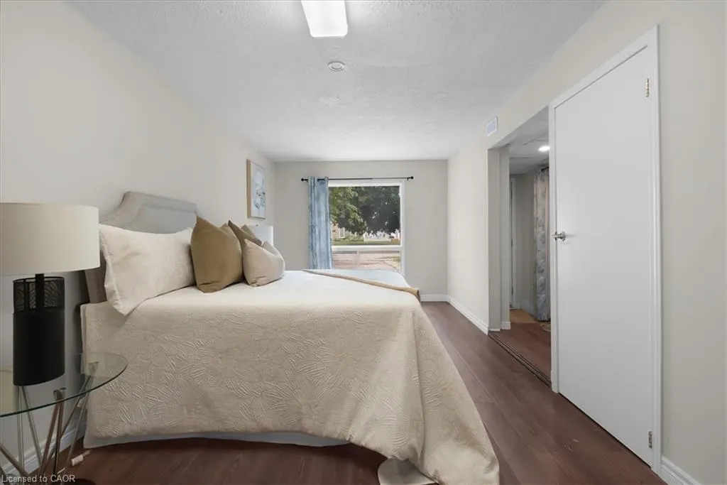 421 Bairstow Crescent