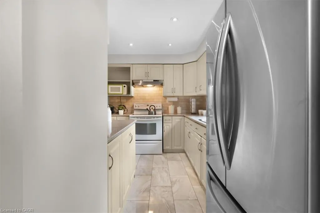421 Bairstow Crescent