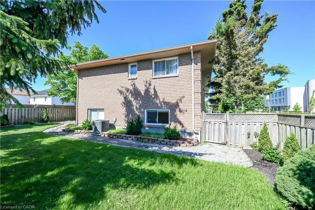 296 Winterberry Drive #Lower