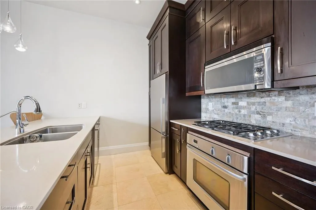 25 Concession Street #204