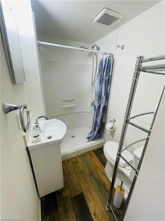 352 Dundas Street #4