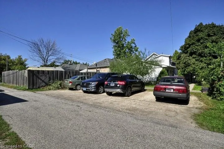 352 Dundas Street #4