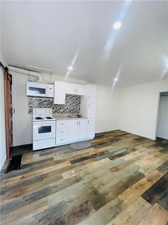352 Dundas Street #4