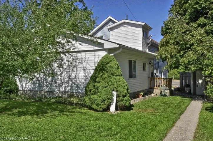 352 Dundas Street #4