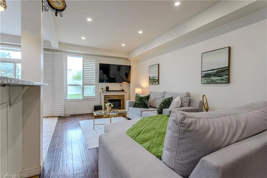 49 Marina Point Crescent