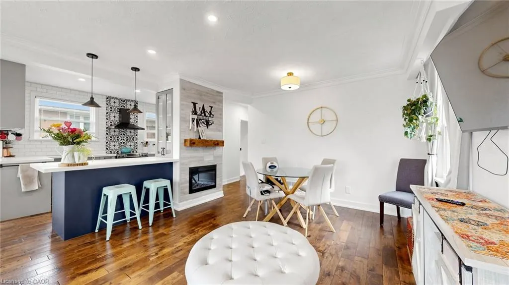 33 Neapolitan Drive