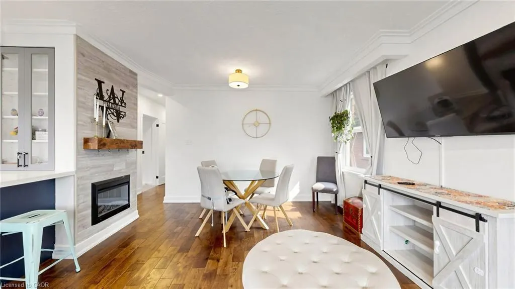 33 Neapolitan Drive