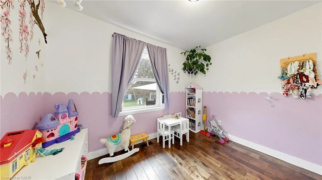 33 Neapolitan Drive