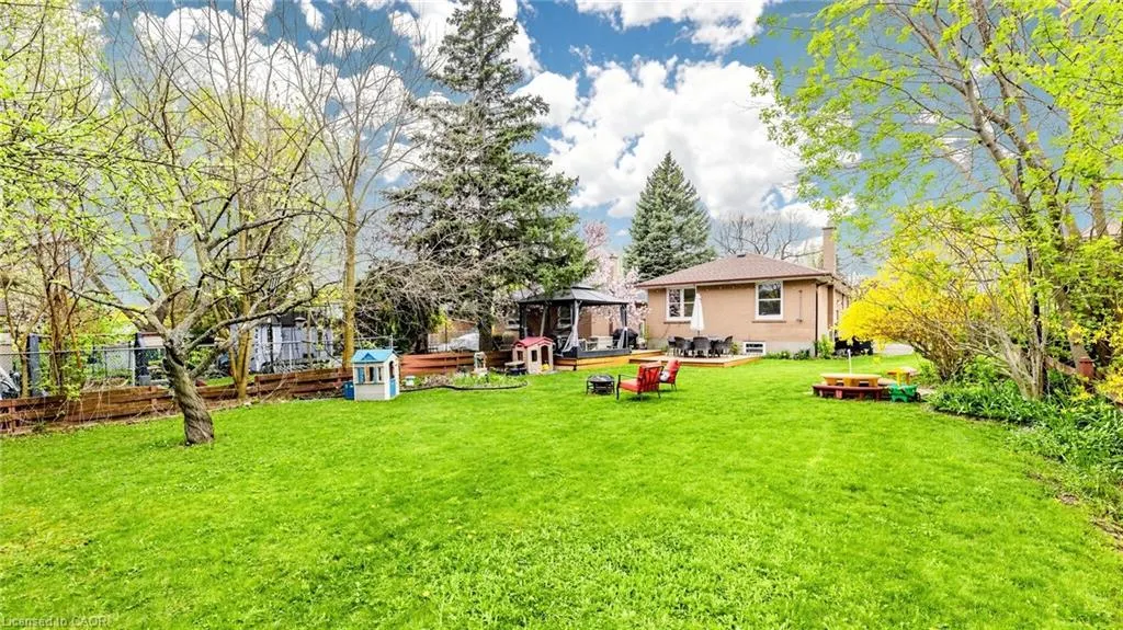 33 Neapolitan Drive