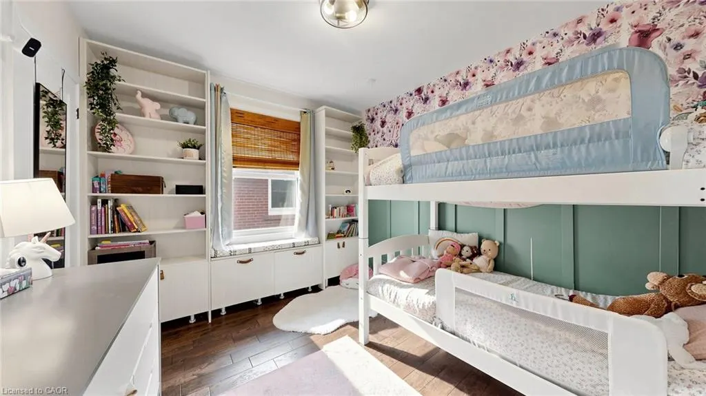 33 Neapolitan Drive