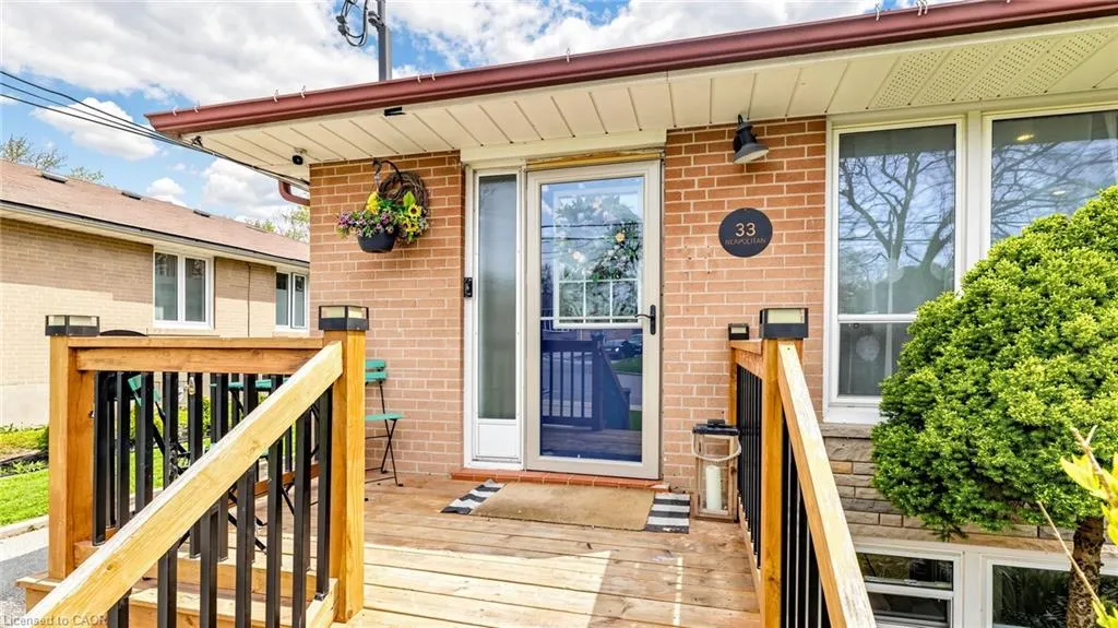 33 Neapolitan Drive