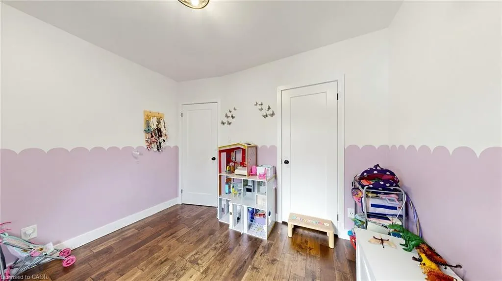 33 Neapolitan Drive