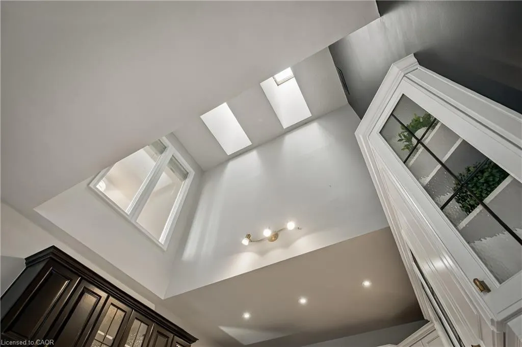 80 Fairwood Place W