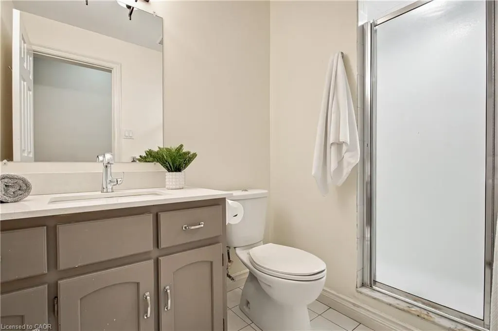 80 Fairwood Place W