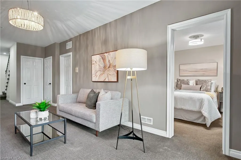 80 Fairwood Place W