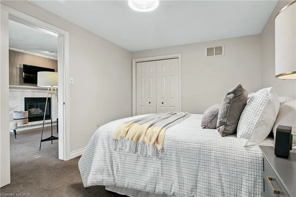 80 Fairwood Place W