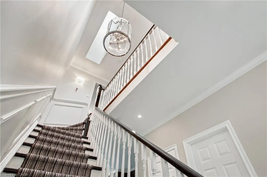 80 Fairwood Place W