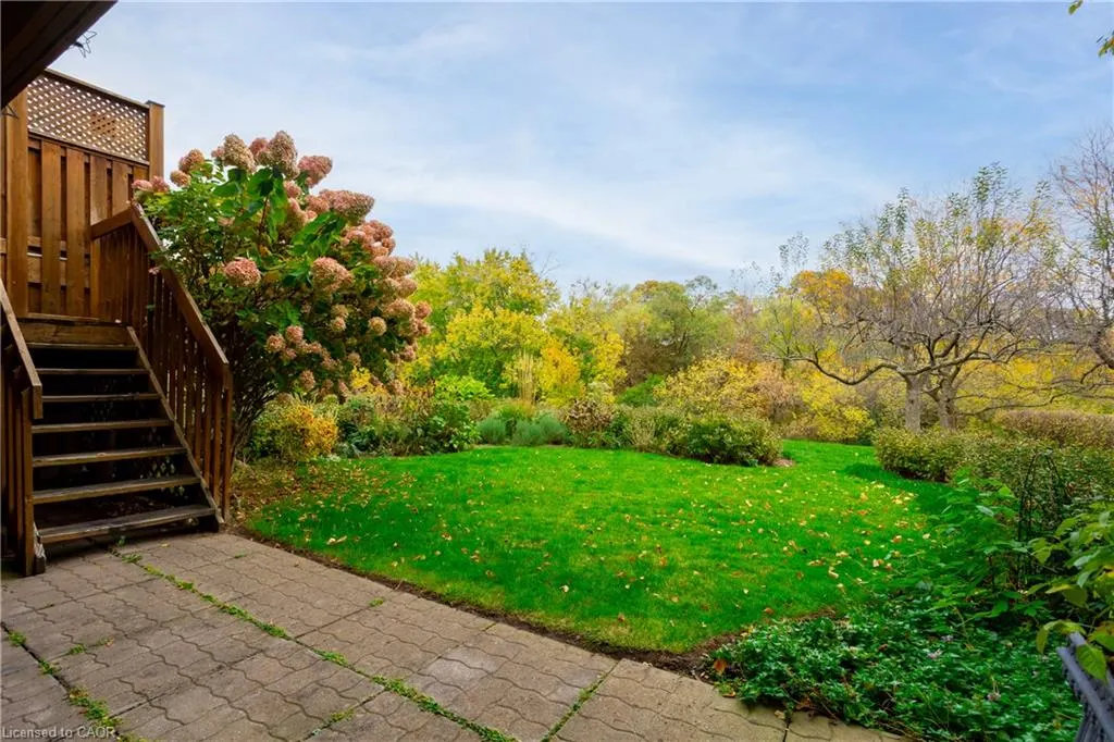 80 Fairwood Place W