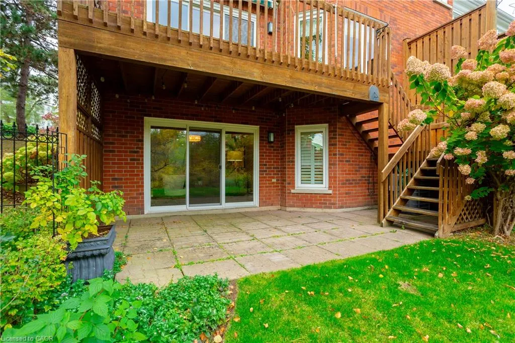 80 Fairwood Place W