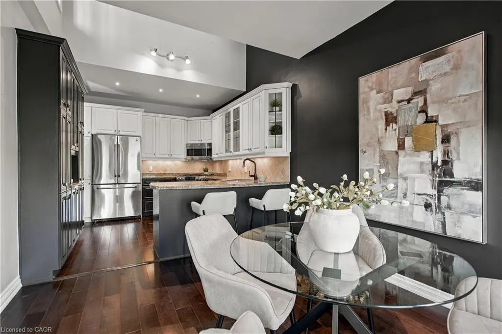 80 Fairwood Place W
