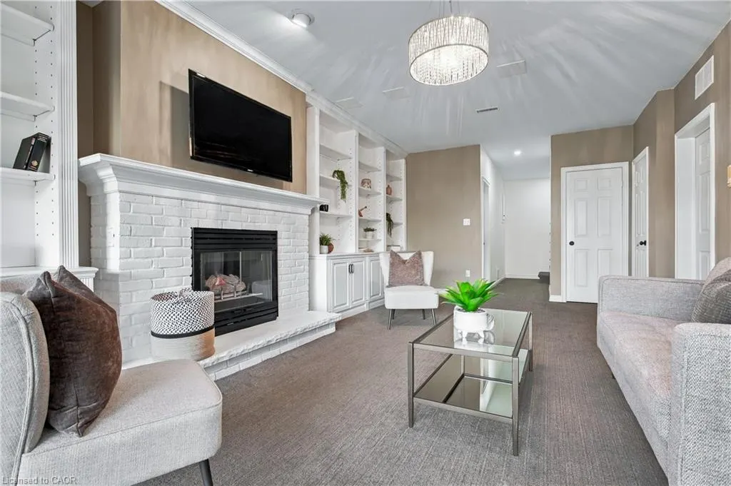 80 Fairwood Place W