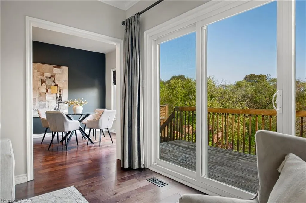 80 Fairwood Place W