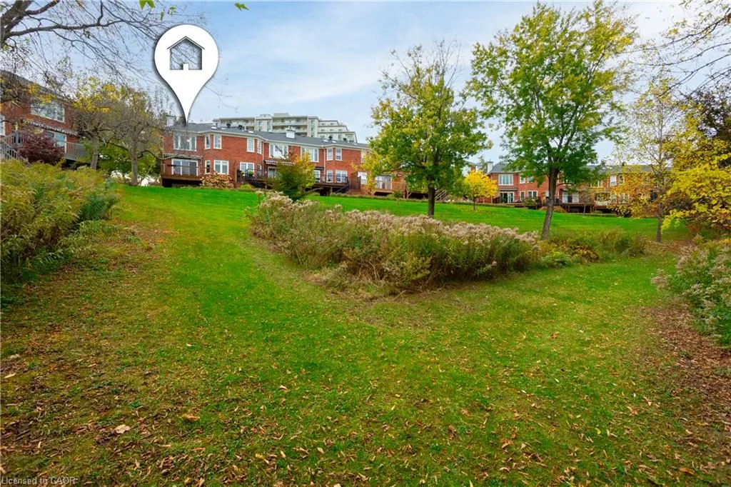 80 Fairwood Place W