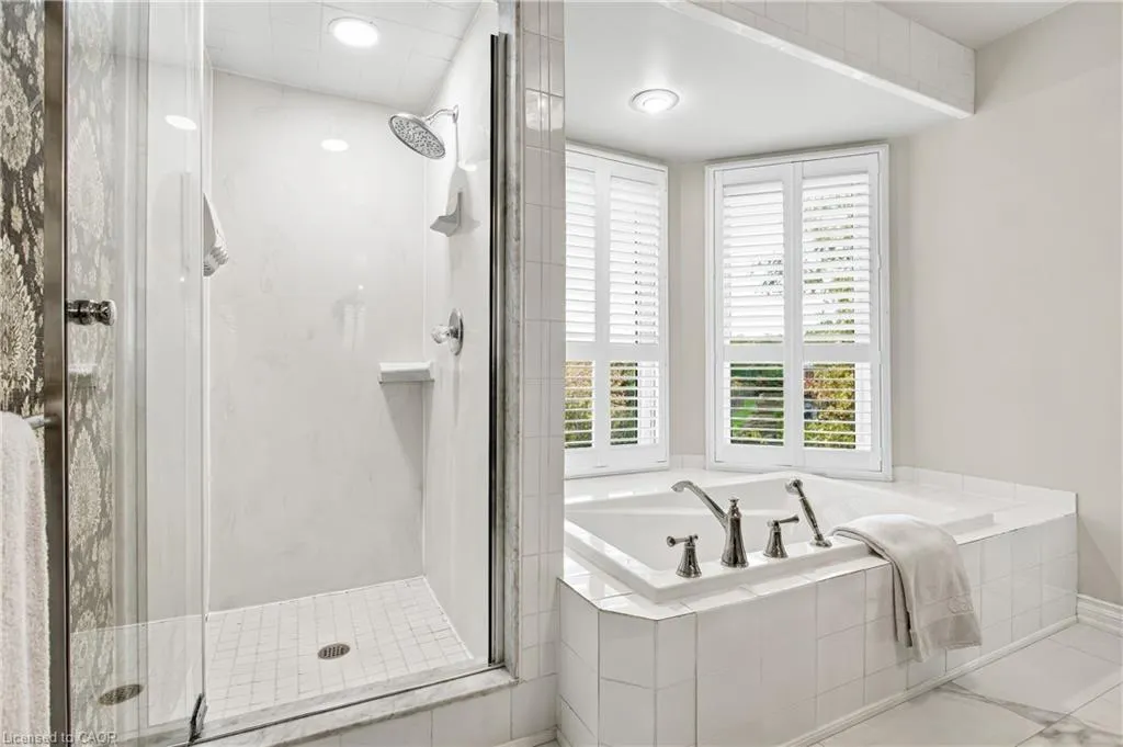 80 Fairwood Place W