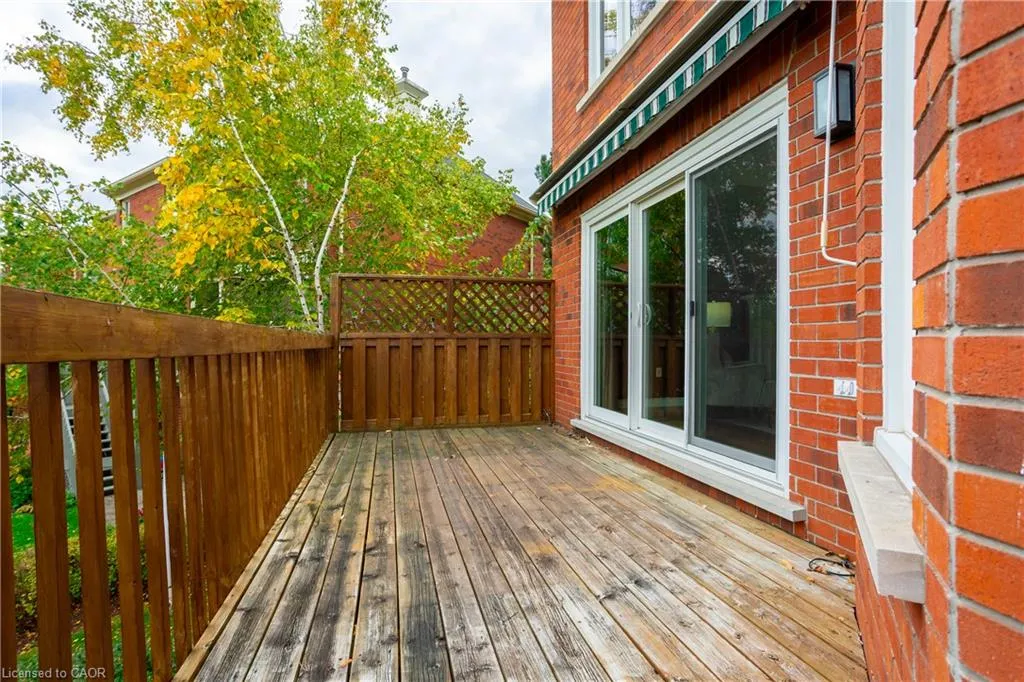 80 Fairwood Place W