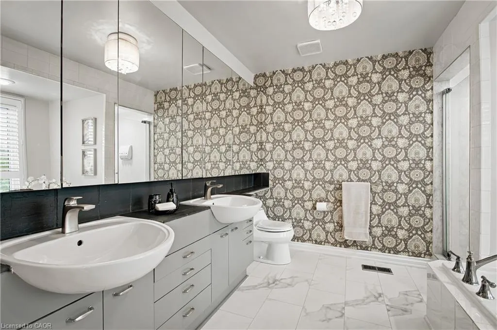 80 Fairwood Place W