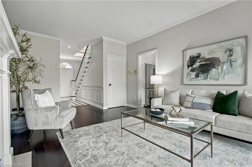80 Fairwood Place W