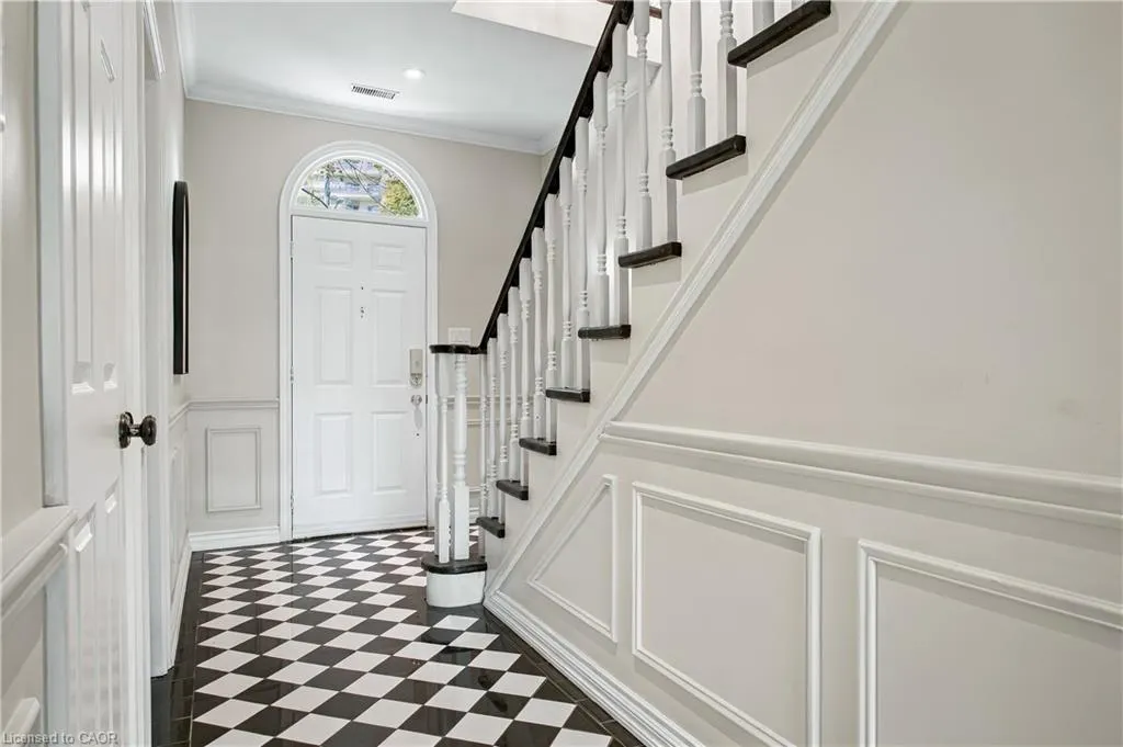 80 Fairwood Place W